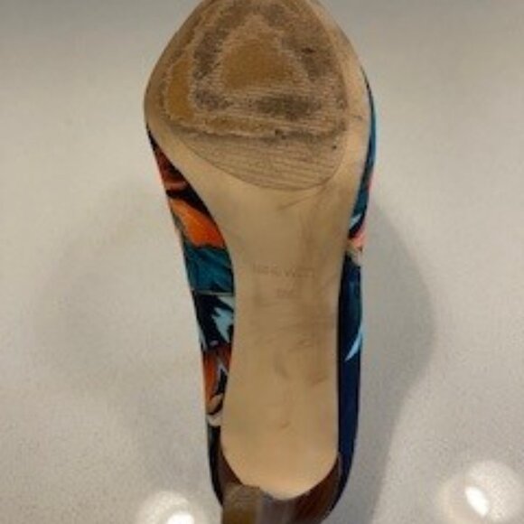 Nine West- Navy and Tropical floral stiletto- Size 9 - Picture 8 of 13